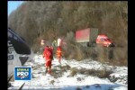 Patru oameni si-au vazut moartea cu ochii pe DN7,dupa ce masina in care se aflau s-a izbit de un TIR