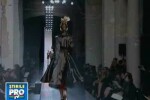 Transsexuali in rochie de mireasa si creste punk!Gaultier surprinde Parisul