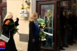 Sute de oameni i-au adus flori și s-au rugat pentru odihna veșnică a marelui actor Mitică Popescu