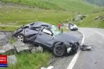 Accident pe Transfăgărășan: Un mort și doi răniți, după ce o mașină s-a răsturnat și s-a izbit de o stâncă