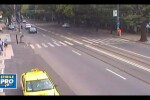 VIDEO. In drum spre sedinta foto, masina in care era o mireasa, a lovit pe trecere o batrana