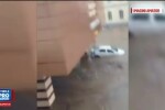 Orase si sate inundate dupa ploile din ultimele ore. In Tulcea, masinile sunt luate de vartej in centrul orasului