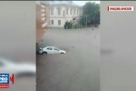 Orase si sate inundate dupa ploile din ultimele ore. In Tulcea, masinile sunt luate de vartej in centrul orasului