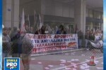 300 de sindicalisti au luat cu asalt Ministerul Finantelor din Grecia