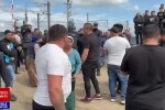 Scandal în timpul unei intervenții a Gărzii de Mediu în Călărași. Localnicii s-au revoltat că le ridică deșeurile. VIDEO