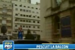 Sport 'extrem' in Bucuresti! Cum se pescuieste cu prajina din balcon