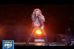 Shakira in timpul concertului: 