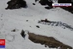 Deszăpezire în toi pe Transfăgărășan și Transalpina, în luna mai. Sunt și straturi de șapte metri de zăpadă înghețată