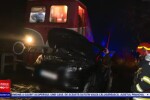 Gestul inconștient al unui șofer care a depășit pe calea ferată în timp ce trecea trenul: Două persoane au ajuns la spital