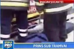 Pieton tarat de tramvai dupa ce a traversat in fuga pe culoarea rosie!