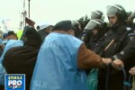 Incidente intre protestatari si jandarmi in Piata Constitutie