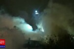 Incendiu puternic în București. Focul a pornit de la o casă şi se extinde cu repeziciune. Un service auto, în pericol