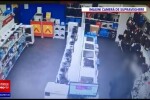 Femeia care a dat foc unui magazin de electronice dintr-un mall din București spune că era nervoasă. Cum a fost prinsă