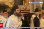 Pelerinii așteaptă să se închine la moaștele Sfintei Parascheva. Racla a fost scoasă în curtea Catedralei Mitropolitane Iași