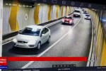 Momentul în care o mașină a izbucnit în flăcări în Pasajul Unirii din Capitală. VIDEO
