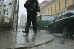 Meteorologii avertizeaza: frigul si inundatiile iau cu asalt Romania