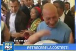 Traian Basescu a dansat tiganeste, la Festivalul romilor de la Costesti!