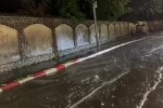 Furtună în Bucureşti. Mijloace de transport, blocate la Podul Grozăveşti, din cauza apei acumulate pe carosabil-1