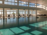 O t&acirc;nără s-a infectat cu o bacterie rară, după ce a &icirc;notat &icirc;n piscina unui hotel. Acum riscă să &icirc;și piardă un picior
