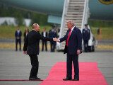 Reacțiile ucrainenilor după ce Trump l-a primit pe covorul roșu pe Putin. Imaginea virală &icirc;n țara lui Zelenski
