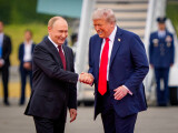 Trump va discuta, joi, cu Putin, înainte de a-l primi, vineri, pe Volodimir Zelenski la Casa Albă. Principalul subiect