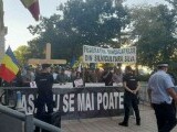 Silvicultorii protestează în faţa Ministerului Mediului. Diana Buzoianu: Romsilva nu este vaca de muls pentru nimeni