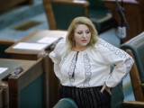 Diana Șoșoacă, întâmpinată de fostul primar al Clujului, Gheorghe Funar, la protestul anti-restricții. VIDEO