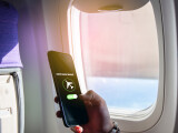 Un fost pilot a dezvăluit ce se întâmplă dacă nu pornești modul avion în timpul zborului