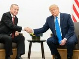 Donald Trump i-a spus lui Erdogan că va ridica sancţiunile împotriva Turciei dacă nu mai cumpără petrol rusesc