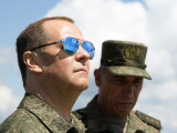 Medvedev îl amenință pe Trump cu „Mâna Moartă”, în timp ce Rusia lovește masiv Kievul