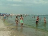 Fenomenul care strică vacanțele românilor pe litoral. Turiștii care intră în apă pot face șoc termic