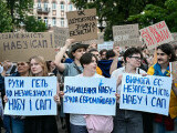Politico: În culisele „revoluției din carton” din Ucraina