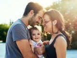 Spania extinde concediul plătit pentru părinți, la 17 săptămâni. Mamele și tații beneficiază acum de drepturi egale