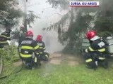 Un turn al unei bisericii centrale din Pitești, cuprins de un incendiu violent. Pompierii au intervenit în forță