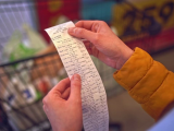 Ziua națională a scumpirii. Lista produselor și serviciilor afectate de creșterea TVA. Cu c&acirc;t costă mai mult un plin la pompă