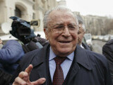 Ion Iliescu ar putea avea o tumoră la nivel pulmonar. Este &icirc;n continuare internat la terapie intensivă