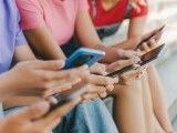 O comisie a Parlamentului European propune vârsta minimă de 16 ani pentru accesul necontrolat în reţelele sociale