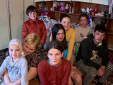 Părinții a 8 copii din Iași, în pragul disperării. Nu fac față cu banii, iar cei mici nu își pot lua mâncare la școală
