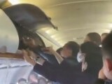 incendiu-la-bordului-unui-avion-n-timpul-zborului-pasagerii-au-s-rit-cu-sticle-cu-ap-s-l-sting-video