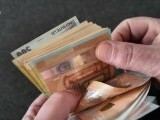 Timp de 11 ani, un bătr&acirc;n i-a dat 300.000 de euro unui bărbat din Sibiu, cu care avea o &icirc;nțelegere. Acum a aflat adevărul
