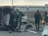 Grav accident pe autostrada A3. Un Mercedes este răsturnat. Trafic intens | VIDEO