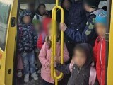 Microbuz școlar cu 31 de copii, depistat în Covasna: dublu față de capacitatea admisă. Șofer amendat cu 7.800 lei
