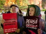 Protest la Guvern împotriva pensiilor speciale: ”Vă rugăm să ne scuzaţi, nu muncim cât încasaţi”