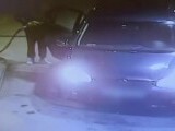 Angajații unei benzinării au oprit pompa când au văzut ce făcea un șofer care începuse să alimenteze. VIDEO