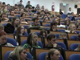 Ministerul Educaţiei a aprobat 60 de milioane de euro din fonduri UE pentru bursele sociale ale studenţilor. Reacţia ANOSR