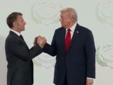 Trump și Macron, moment viral pe rețelele sociale la summitul din Egipt. Gestul care i-a amuzat pe internauți. VIDEO