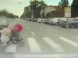 Camera de bord a șoferului care a spulberat o mamă și pe fiica ei în cărucior a filmat tragedia. VIDEO