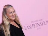 De la Sarah Jessica Parker la Jodie Turner-Smith. Vedetele care au strălucit la show-ul Victoria’s Secret. GALERIE FOTO