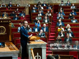 Criză politică evitată în Franţa. Premierul numit de Macron a supraviețuit moțiunilor partidelor de extremă dreaptă și stângă