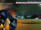 Momentul în care un polițist din SUA scoate o șoferiță dintr-o mașină care ardea. Femeia consumase alcool. VIDEO